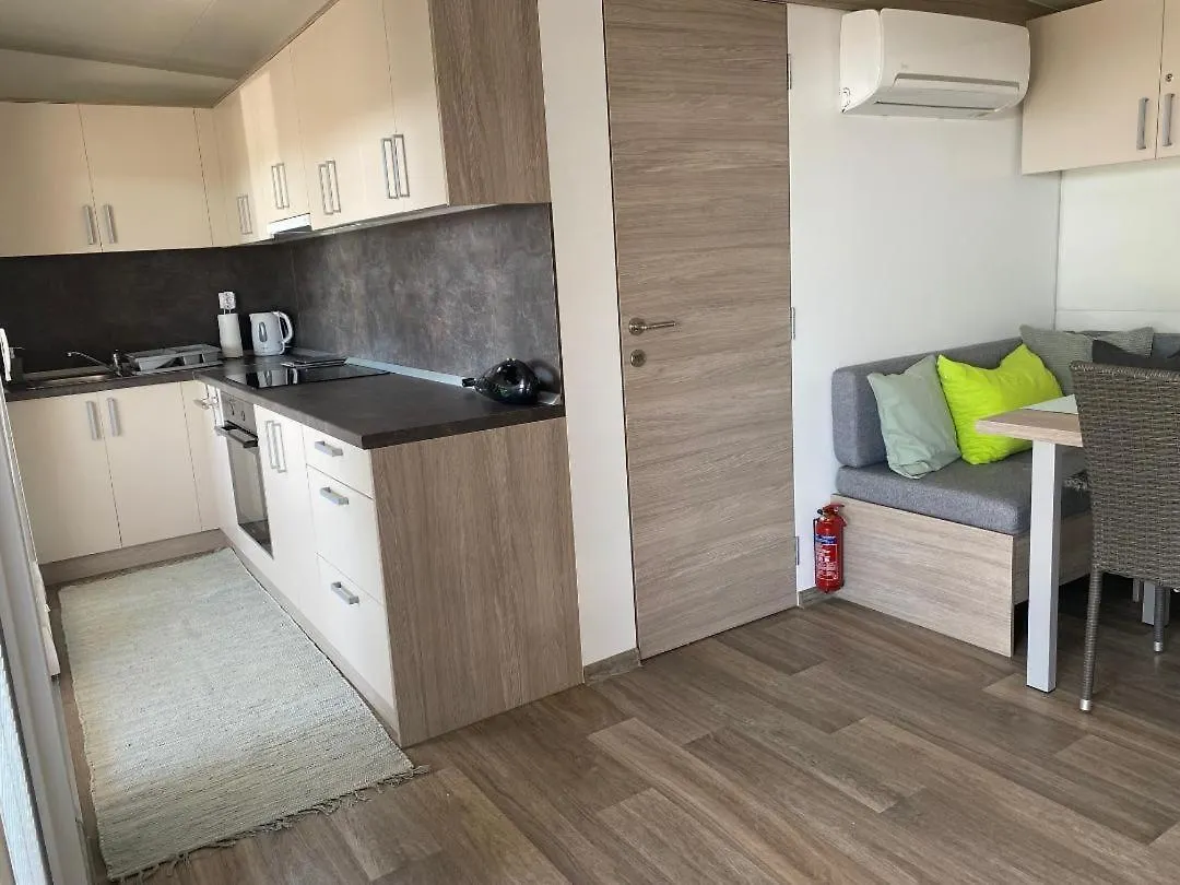 Ra, cozy familly place, free parking, near beach, in Kamp Maslina 드라게 크로아티아